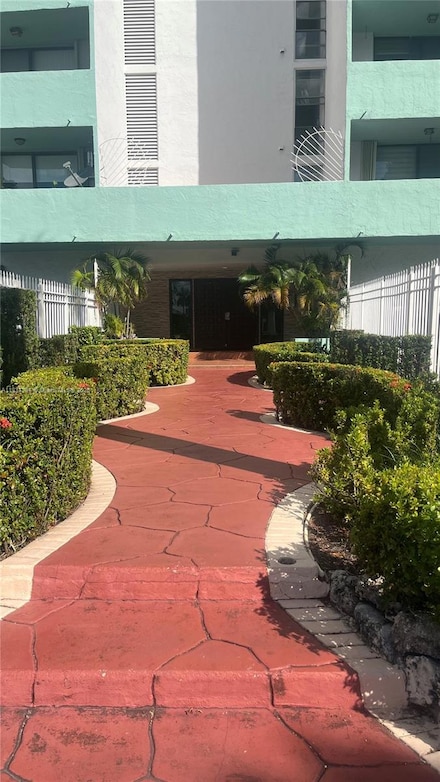 1825 W 44th Place Unit 309, Hialeah, FL 33012