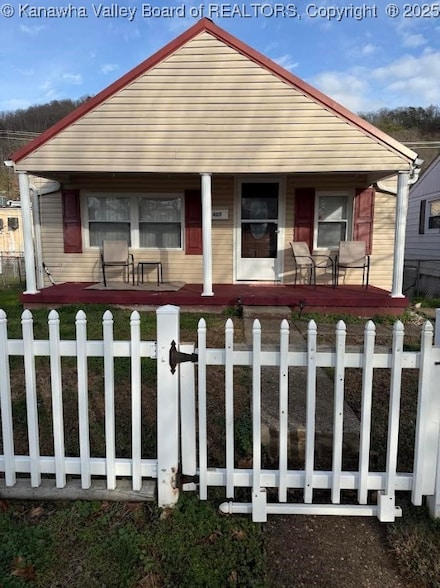 407 Dupont Ave, Nitro, WV 25143