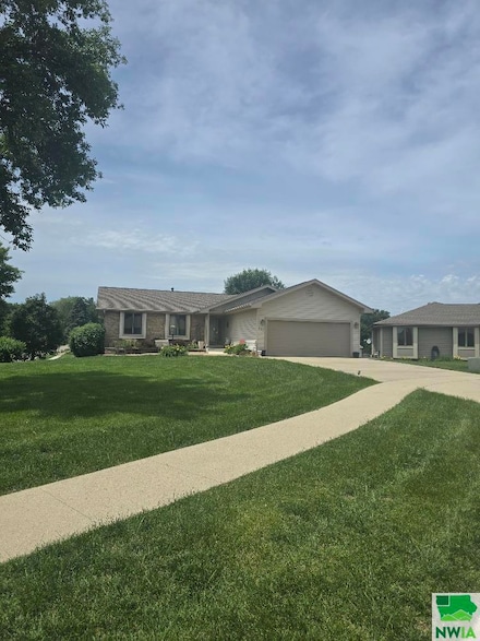 521 Park Ct, Le Mars, IA 51031