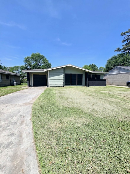 1842 Robin Ave, Orange, TX 77632