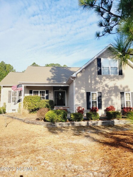 102 Perkins Ln, Pinebluff, NC 28373