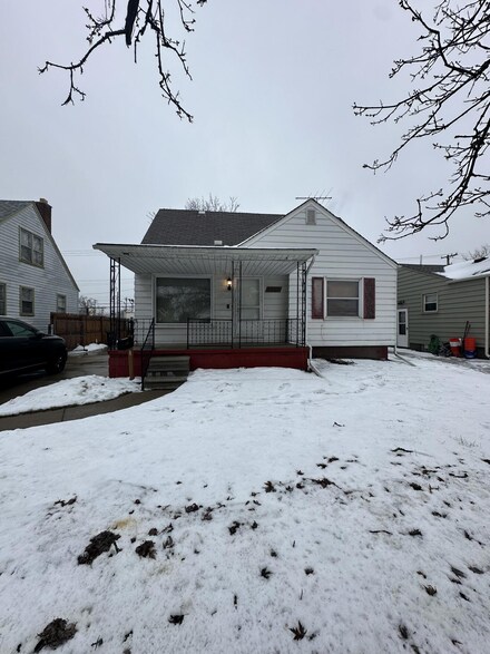 12495 Longtin St, Southgate, MI 48195