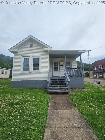 619 4th Ave, Montgomery, WV 25136