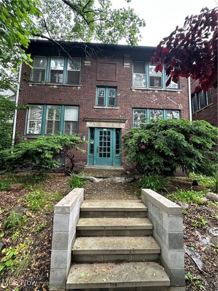 2276 Grandview Ave, Cleveland Heights, OH 44106