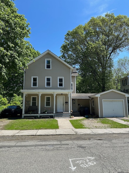 59 Rowan St, Danbury, CT 06810