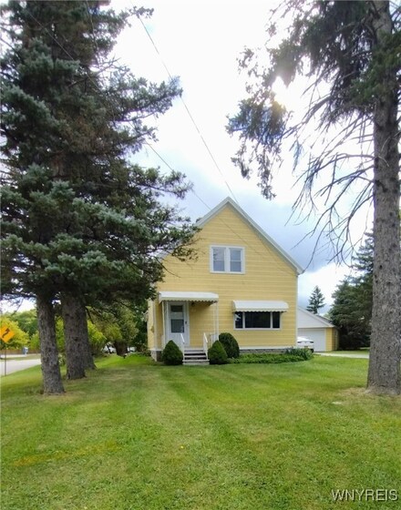 1005 Borden Rd, Depew, NY 14043