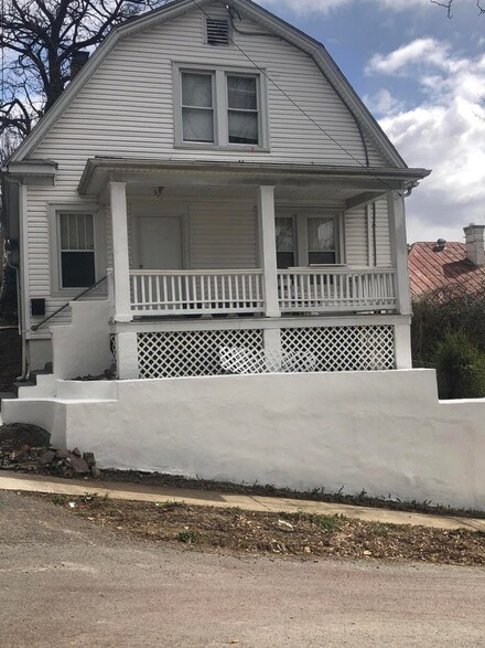 212 6th St SE, Roanoke, VA 24013