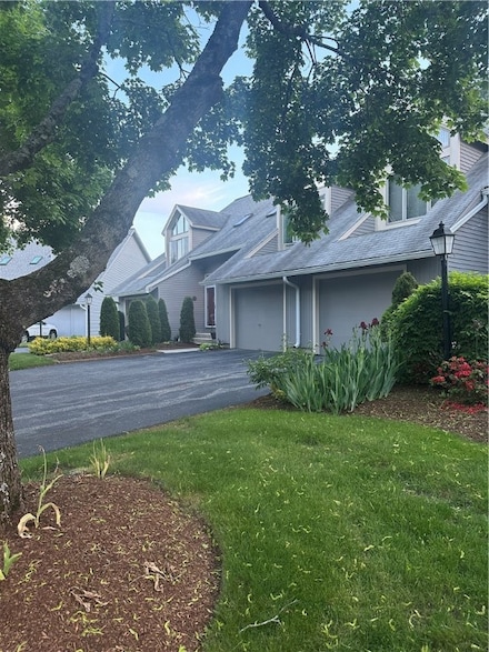 16 Tamarac Dr Unit A, Greenville, RI 02828