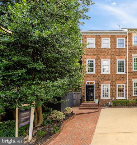 421 S Saint Asaph St, Alexandria, VA 22314