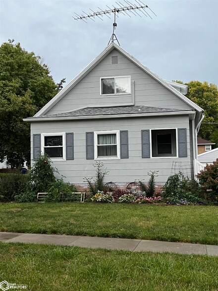 409 Clay St, Brooklyn, IA 52211