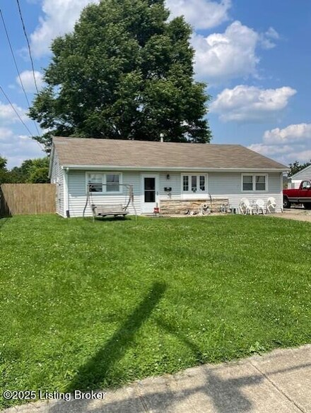 7413 Rainbow Dr, Louisville, KY 40272