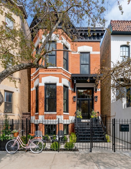 1823 N Lincoln Park W, Chicago, IL 60614