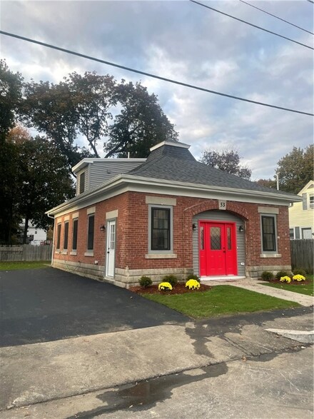 53 Hope St, Lincoln, RI 02865