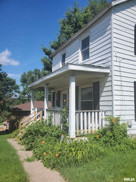 2208 E Locust St, Davenport, IA 52803