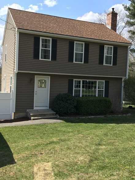 27 Stony Brook Dr, Southbridge, MA 01550