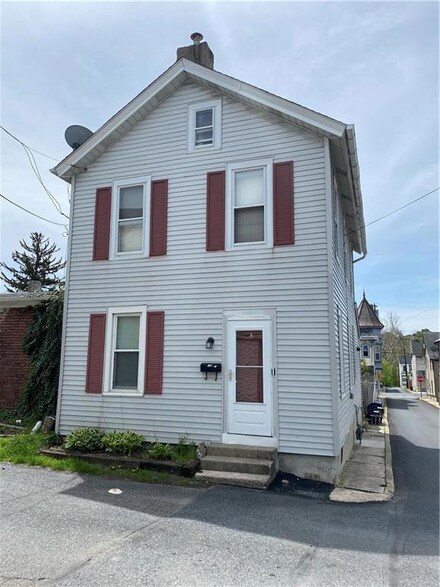 146 Railroad St, Catasauqua, PA 18032