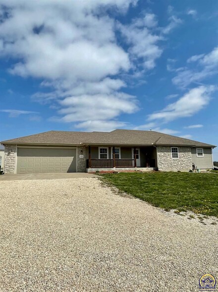 5720 SW 69th St, Auburn, KS 66402
