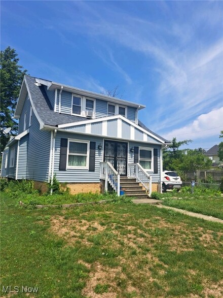 714 E 232nd St, Euclid, OH 44123