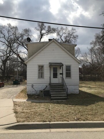 704 Woodruff Rd, Joliet, IL 60432