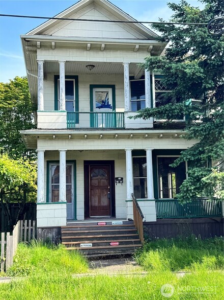 2106 Young St, Bellingham, WA 98225