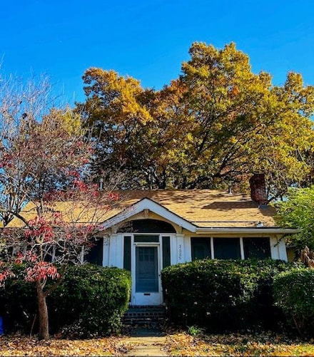 5629 Kenwood Ave, Kansas City, MO 64110