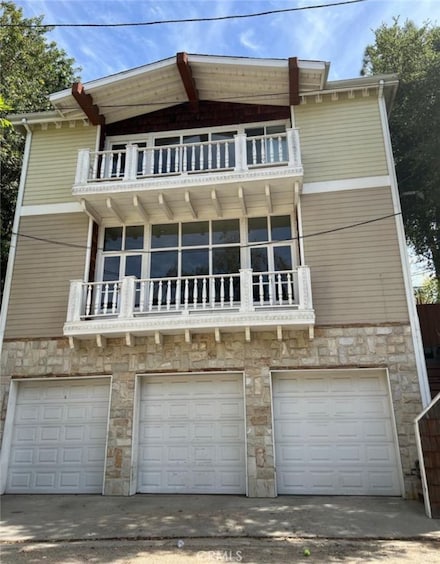 21184 Lopez St, Woodland Hills, CA 91364