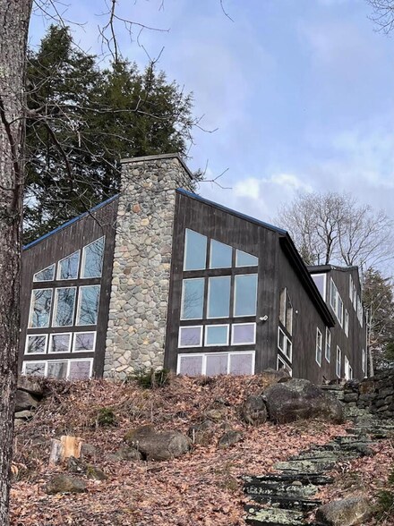 24 Cliffside Dr, Saint Albans, ME 04971