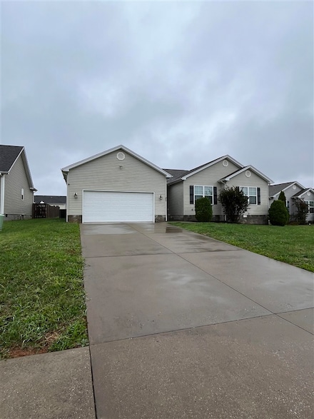 390 Red Elm Ln, Bowling Green, KY 42101