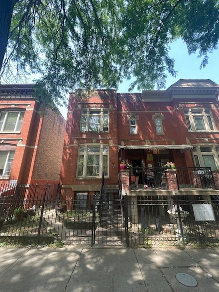 718 S Claremont Ave, Chicago, IL 60612