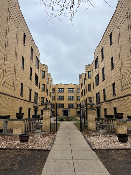 3845 N Greenview Ave Unit 1S, Chicago, IL 60613