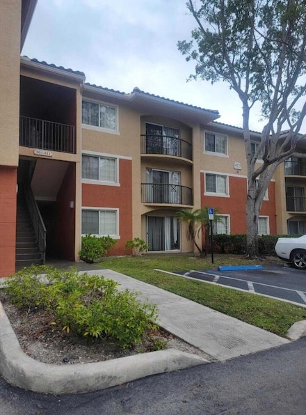 4175 N Haverhill Rd Unit 907, West Palm Beach, FL 33417