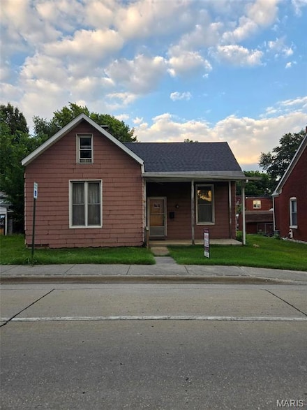 316 N 6th St, Belleville, IL 62220