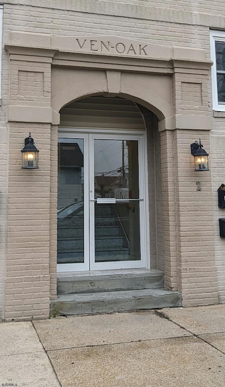 2 S Oakland Ave, Ventnor City, NJ 08406