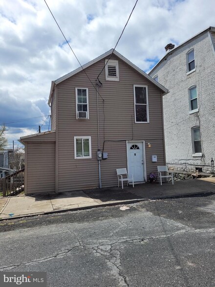 266 S 2nd St, Steelton, PA 17113