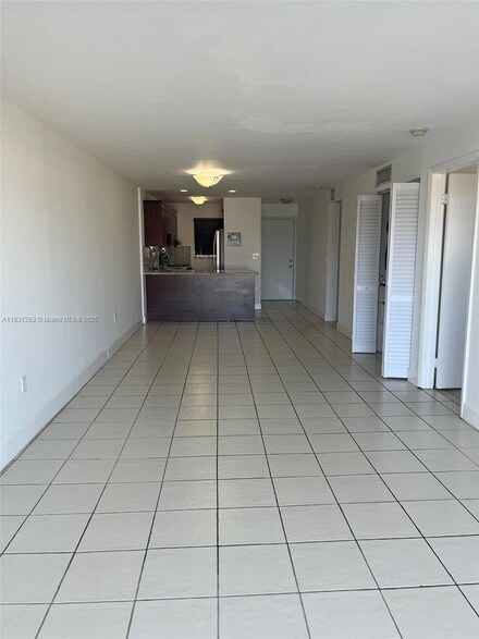 6055 W 19th Ave Unit 411, Hialeah, FL 33012