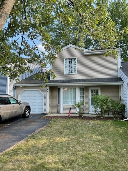 617 Yale Ln Unit 2, Island Lake, IL 60042