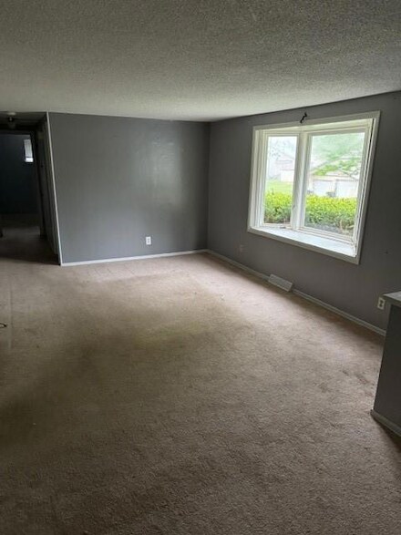 7042 N Pennsylvania Ave, Kansas City, MO 64118