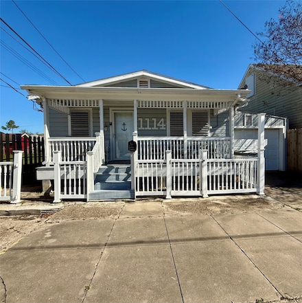 1114 39th St, Galveston, TX 77550
