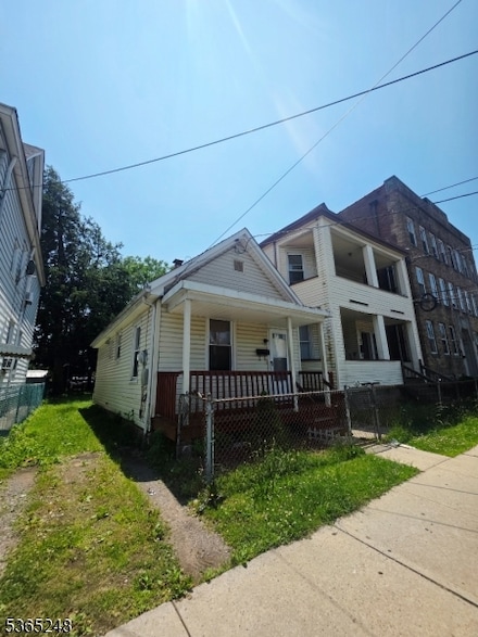 32 Van Winkle Ave, Garfield, NJ 07026