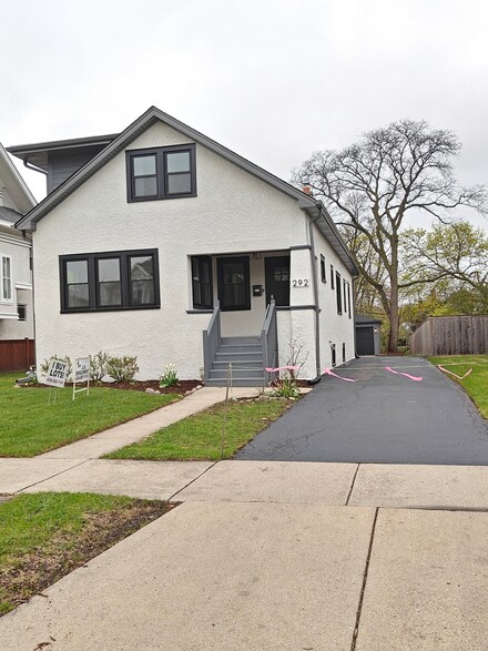 292 N Addison Ave, Elmhurst, IL 60126