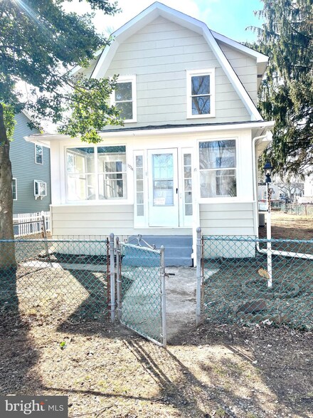 1734 Maple Ave, Croydon, PA 19021