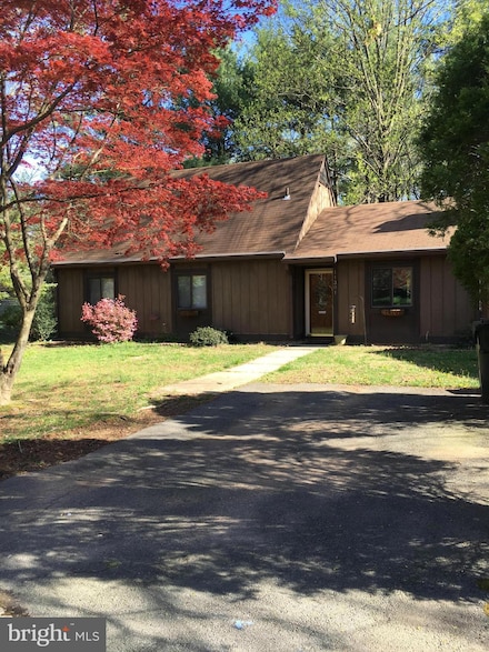 11301 Gatesborough Ln, Reston, VA 20191