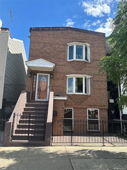 28 Maspeth Ave, Brooklyn, NY 11211