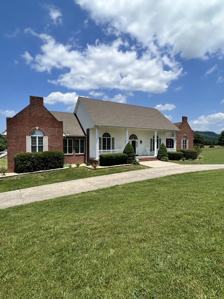 44 Fox Run Ln, Carthage, TN 37030