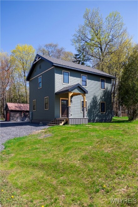 110 5th St, Eagle Bay, NY 13331