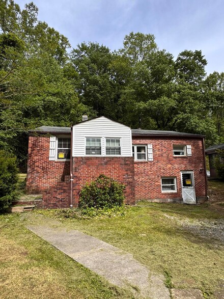 7202 Merriman Rd, Boones Mill, VA 24065