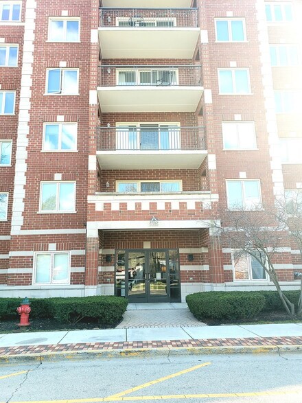 5005 Warren St Unit 2208, Skokie, IL 60077