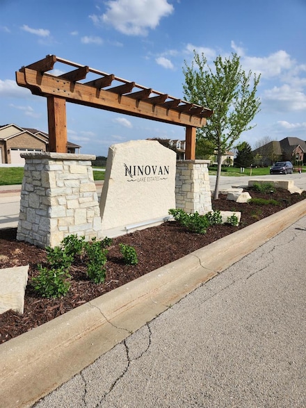 214 Slalom Ct, Minooka, IL 60447