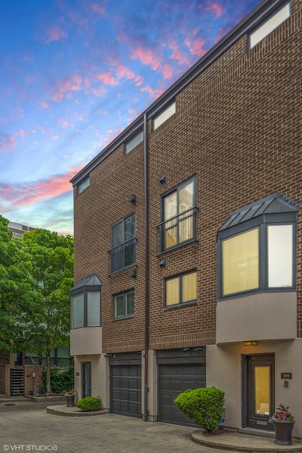 1318 N Sutton Place, Chicago, IL 60610