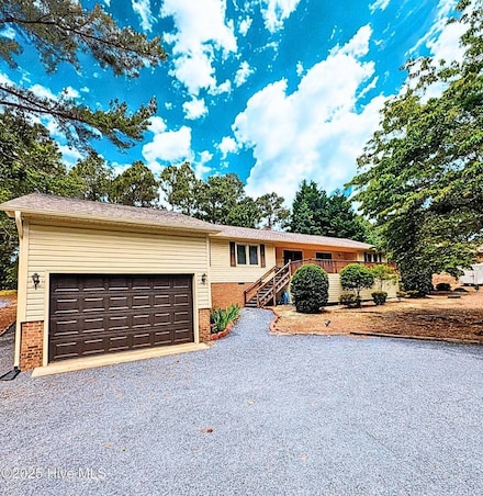 102 Thistle Ln, West End, NC 27376